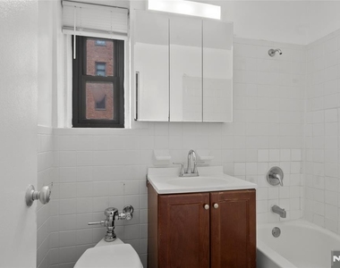 208 Anderson - Photo Thumbnail 18