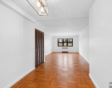 208 Anderson - Photo Thumbnail 14