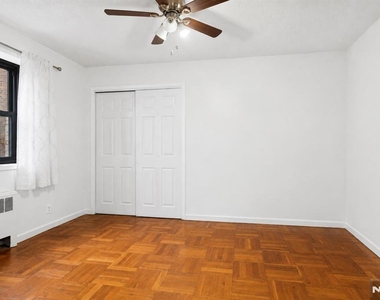 208 Anderson - Photo Thumbnail 11