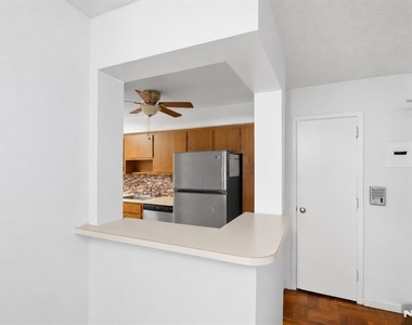 208 Anderson - Photo Thumbnail 6