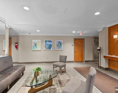 208 Anderson - Photo Thumbnail 24