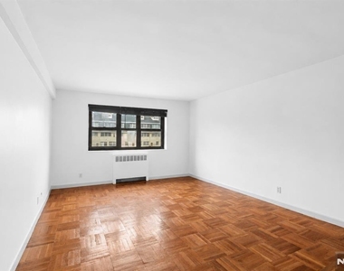 208 Anderson - Photo Thumbnail 19