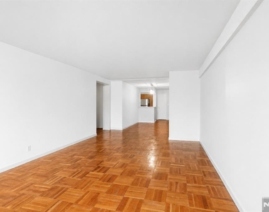 208 Anderson - Photo Thumbnail 17