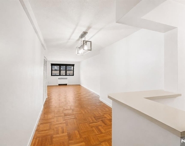 208 Anderson - Photo Thumbnail 15