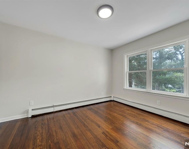 358 Lakeview - Photo Thumbnail 16
