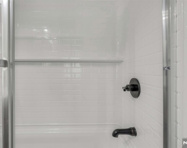 358 Lakeview - Photo Thumbnail 20