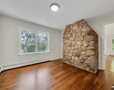 358 Lakeview - Photo Thumbnail 17