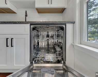 358 Lakeview - Photo Thumbnail 14