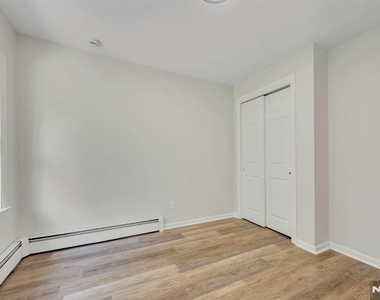 358 Lakeview - Photo Thumbnail 22