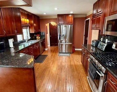 598 Cleveland - Photo Thumbnail 4
