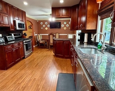 598 Cleveland - Photo Thumbnail 3