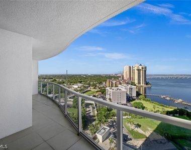 3000 Oasis Grand Boulevard - Photo Thumbnail 24