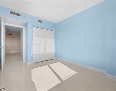 3000 Oasis Grand Boulevard - Photo Thumbnail 20