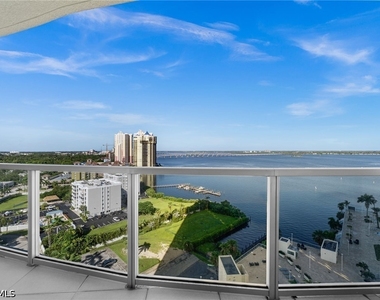 3000 Oasis Grand Boulevard - Photo Thumbnail 25