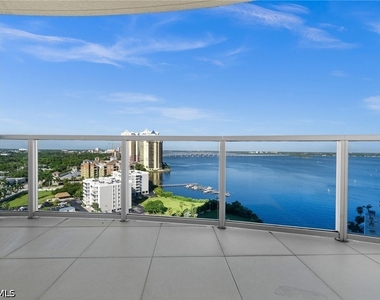 3000 Oasis Grand Boulevard - Photo Thumbnail 26