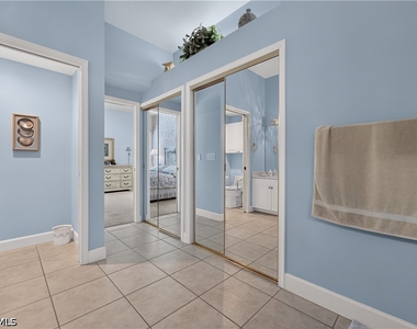 2317 Island Cove Circle N - Photo Thumbnail 20
