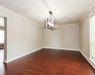 10122 Woodhollow Drive - Photo Thumbnail 5