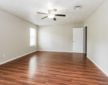 10122 Woodhollow Drive - Photo Thumbnail 12