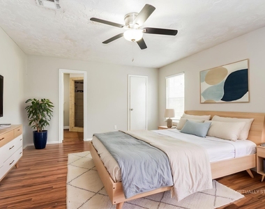 10122 Woodhollow Drive - Photo Thumbnail 11