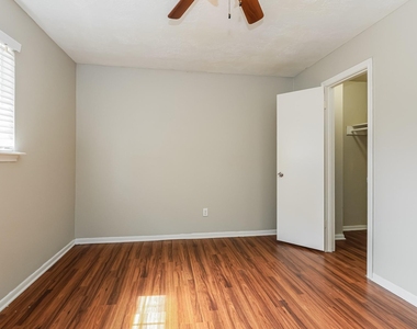 10122 Woodhollow Drive - Photo Thumbnail 14