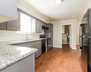 10122 Woodhollow Drive - Photo Thumbnail 8
