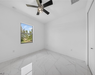 1213 Dodwin Street E - Photo Thumbnail 14