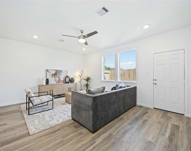 5930 Manning Oaks Street - Photo Thumbnail 2