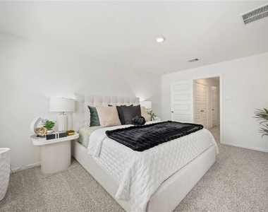 5930 Manning Oaks Street - Photo Thumbnail 8