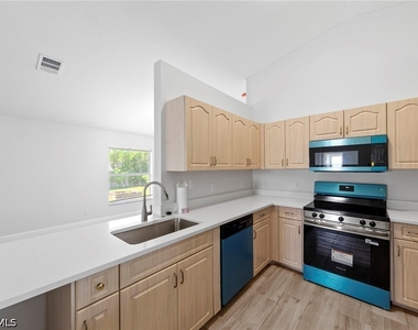 2022 Nw 9th Terrace - Photo Thumbnail 6