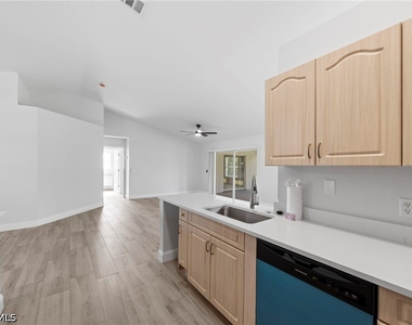 2022 Nw 9th Terrace - Photo Thumbnail 7