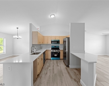 2022 Nw 9th Terrace - Photo Thumbnail 4