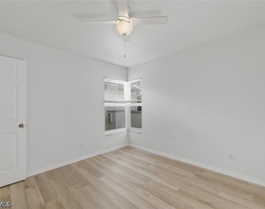 9570 Crescent Garden Drive - Photo Thumbnail 18