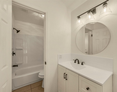 18147 Dinner Creek Drive - Photo Thumbnail 14