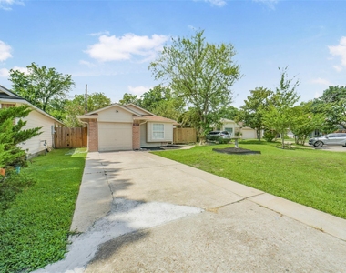 18147 Dinner Creek Drive - Photo Thumbnail 3