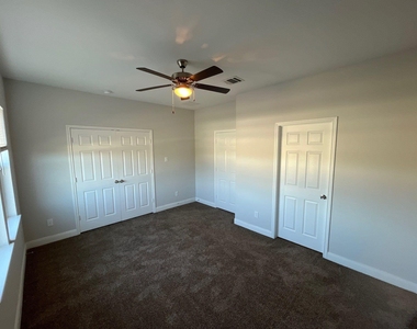 832 Elkhart Street - Photo Thumbnail 8