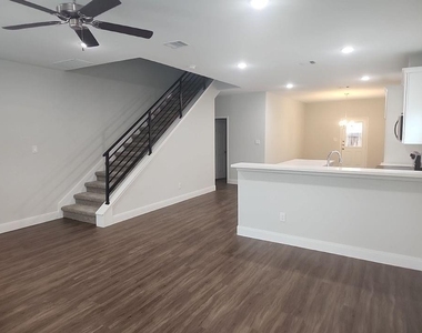 832 Elkhart Street - Photo Thumbnail 2