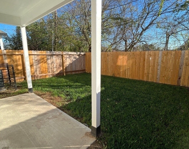 832 Elkhart Street - Photo Thumbnail 16