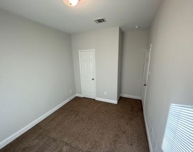 832 Elkhart Street - Photo Thumbnail 13