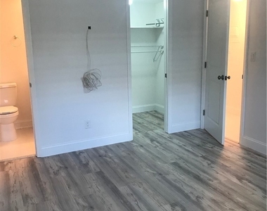 523 Broad Avenue S - Photo Thumbnail 9