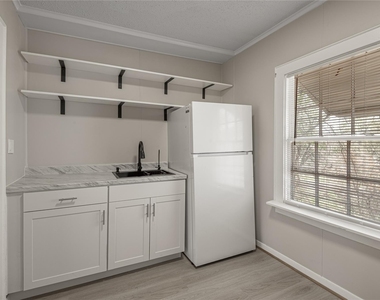 811 Sam Houston Avenue - Photo Thumbnail 6