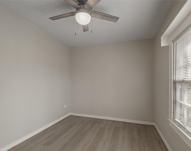 811 Sam Houston Avenue - Photo Thumbnail 10