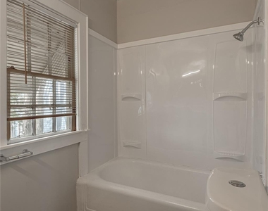 811 Sam Houston Avenue - Photo Thumbnail 12