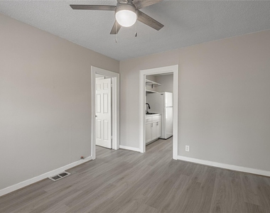 811 Sam Houston Avenue - Photo Thumbnail 3