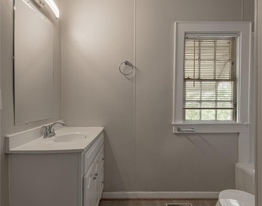 811 Sam Houston Avenue - Photo Thumbnail 11