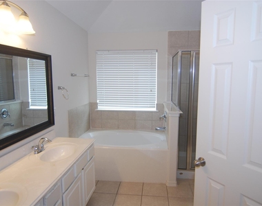 2834 Lockeridge Pines Drive - Photo Thumbnail 11