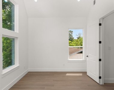 7208 Weyburn Street - Photo Thumbnail 15