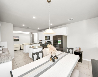 6302 Prince Place Drive - Photo Thumbnail 17