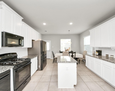 6302 Prince Place Drive - Photo Thumbnail 8