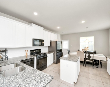 6302 Prince Place Drive - Photo Thumbnail 9