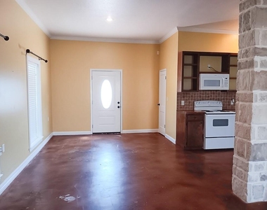 9500 Mayfield Avenue - Photo Thumbnail 10